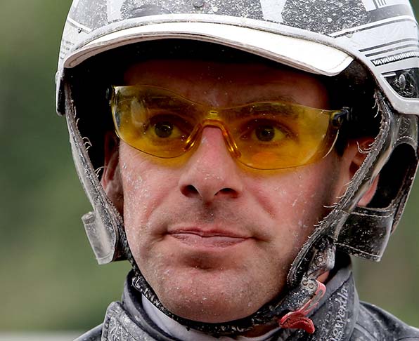 Weltmeister Rick Ebbinge ist einer der prominenten Teilnehmer am sensationell besetzten Vergleichskampf zwischen deutschen und niederländischen Trabrennfahrern - © traberfoto-sx