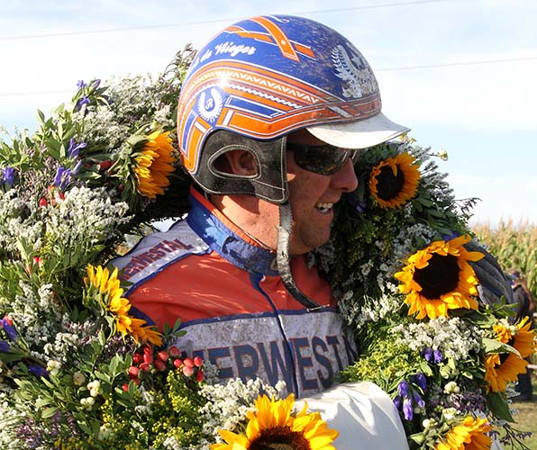 Rob de Vlieger hat nach seinem Erfolg im »Niederrhein-Marathon« allen Grund zur Freude - © traberfoto-sx